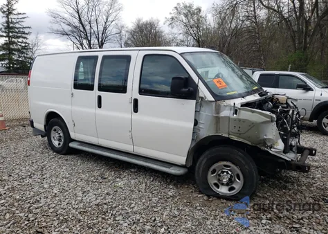 2022 Chevrolet Express G2500 z USA, uszkodzony, nr VIN 1GCWGAFPXN1155012